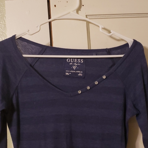 M Long Sleeve Guess Top. - Picture 2 of 5